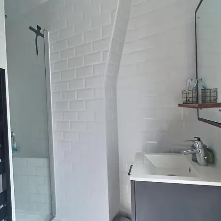 Bright 34 M Ideally Located In * Paris