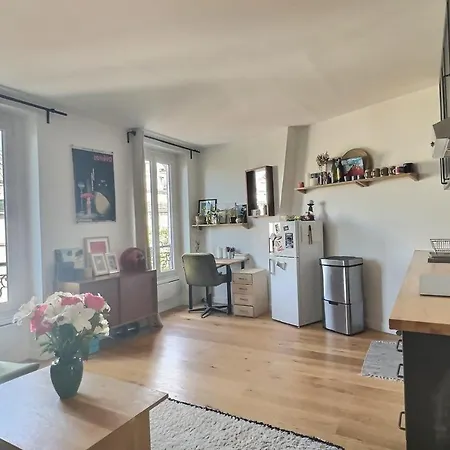 Bright 34 M Ideally Located In Appartement Parijs