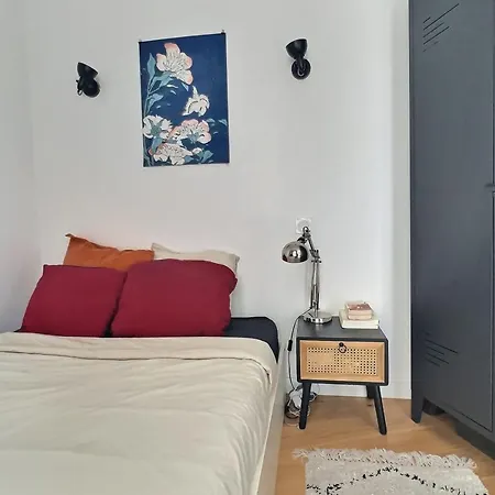 Bright 34 M Ideally Located In Apartment *