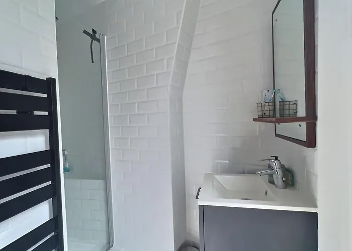 Bright 34 M Ideally Located In * Paris