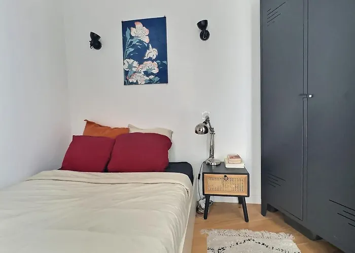 Bright 34 M Ideally Located In Appartement *