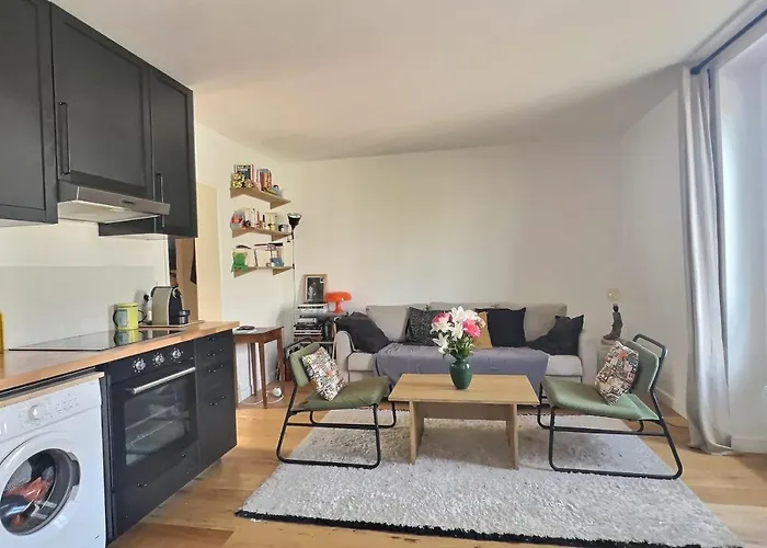 Bright 34 M Ideally Located In Apartman